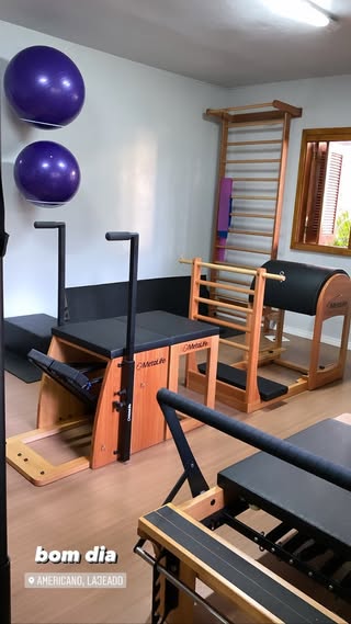 Studio de Pilates da Clínica Imotive em Lajeado, com aparelhos e luz natural
