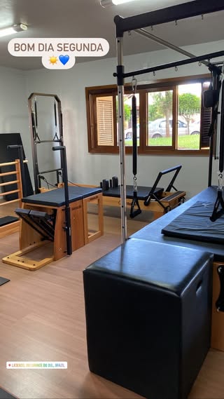 Sala de Pilates da Clínica Imotive com aparelhos MetaLife